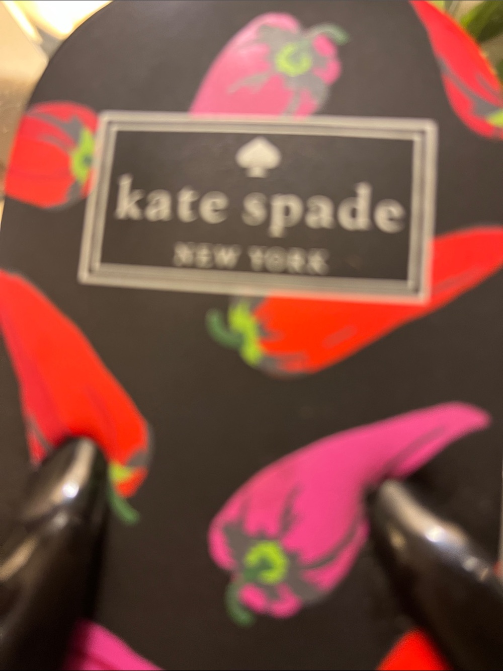 ❤️Kate spade black flip sandals with red and purple chili print - Picture 6 of 6